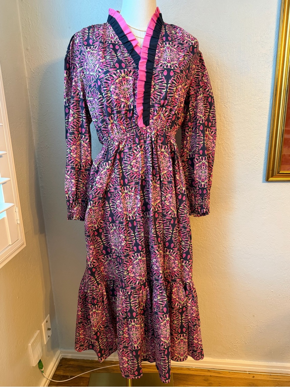 LNWT Umgee Pink and Black Printed Long Sleeve Midi Dress with Ruffle V-Neck Sz M